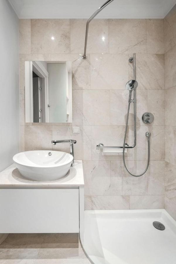 Design Studio Apartment With Balcony By Hostlovers Kaunas Exteriör bild